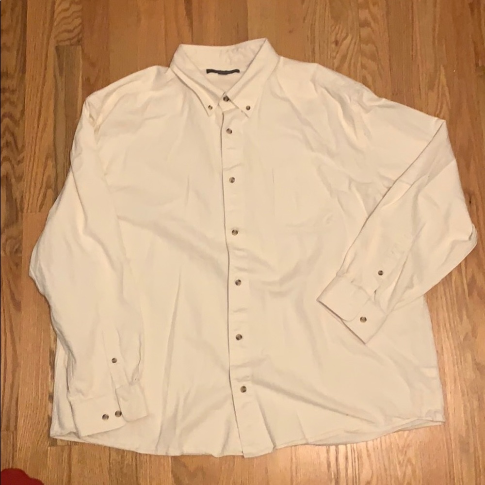 NEW WITHOUTH TAGS Men’s White Button Down
